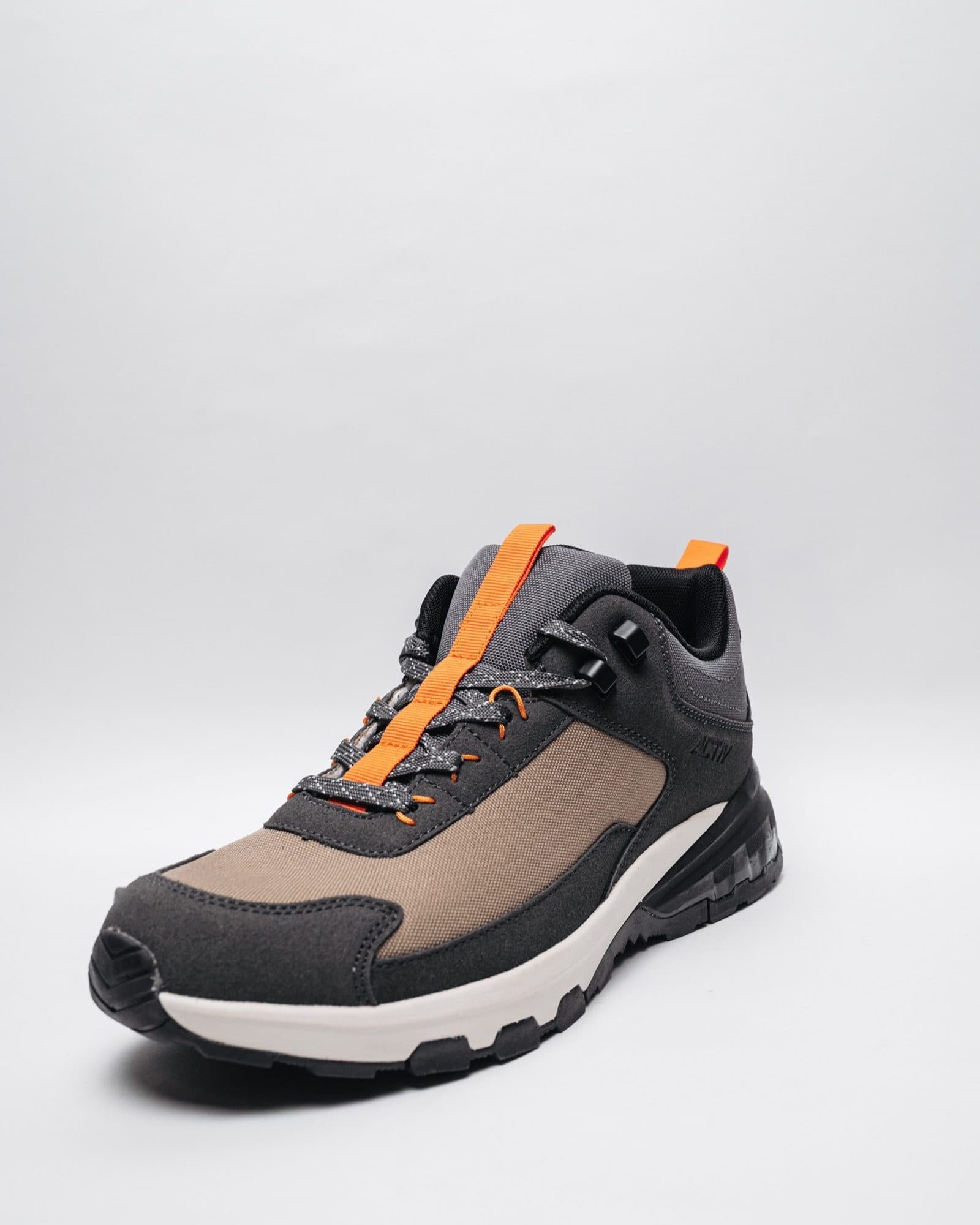 Taupe Ridge Hiker, view 1